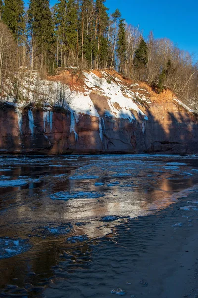 Acantilados Arenisca Orilla Del Río Gauja Invierno Letonia —  Fotos de Stock