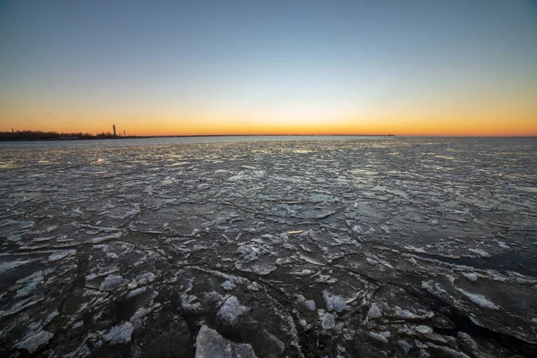 Vista Panoramica Del Tramonto Rosso Sul Mare Ghiacciato — Foto Stock