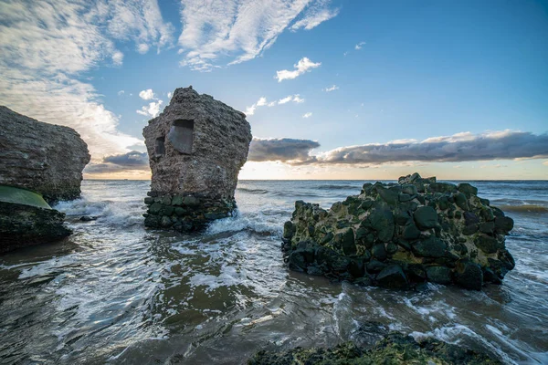 Eski savaş fort Liepaja günbatımı sırasında Letonya Harabeleri