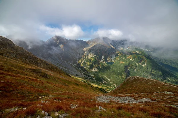 Walking Clouds Slovakian Tatra Mountains Marked Tourist Trails Rocks Misty — Stock Photo, Image