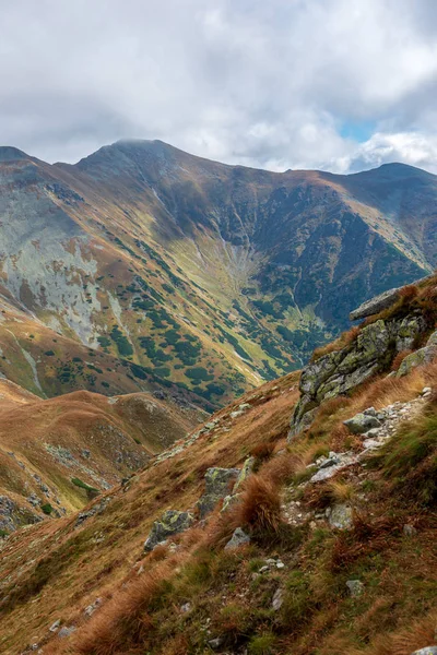 Camminando Sopra Nuvole Nelle Montagne Slovacche Dei Tatra Sentieri Turistici — Foto Stock