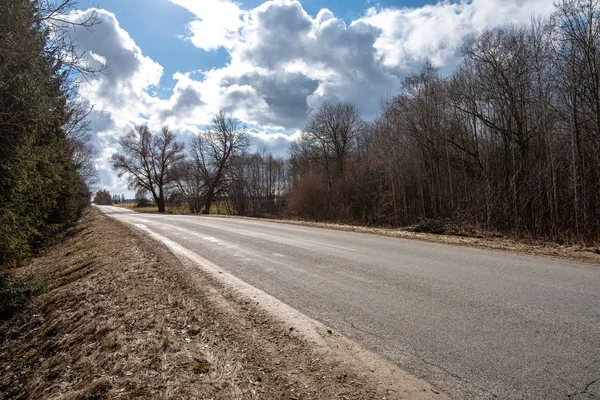 Tom Asfaltvägen Utanför Staden Landsbygden Uppfart Med Ren Yta Och — Stockfoto