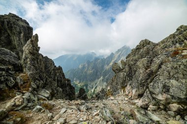 Slovakça rpcky dağ üst ayrıntılarda Tatra, bulutlar üzerinde en fazla yaz aylarında