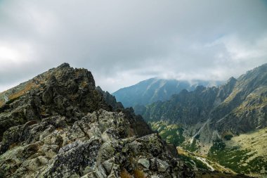 Slovakça rpcky dağ üst ayrıntılarda Tatra, bulutlar üzerinde en fazla yaz aylarında