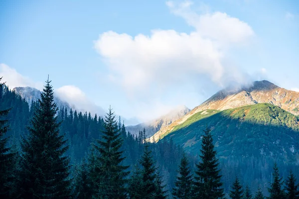 Slovakian Tatra Mountain High Peaks Blue Sky Background Broken Clouds — Stock Photo, Image