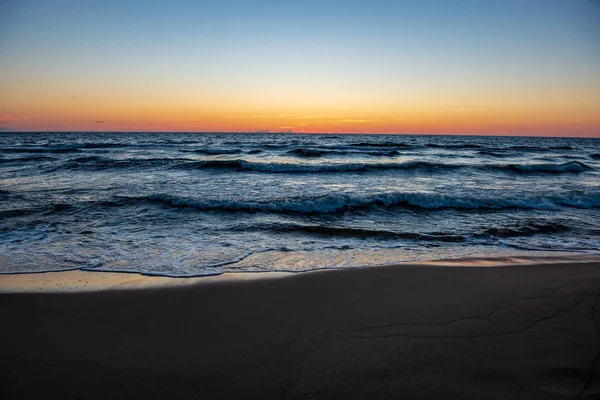 Colorido Atardecer Playa Del Mar Verano Con Cielo Limpio Aguas — Foto de Stock