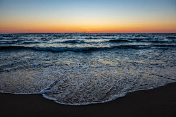 Colorido Atardecer Playa Del Mar Verano Con Cielo Limpio Aguas — Foto de Stock