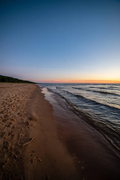 Färgsprakande Solnedgång Havet Stranden Sommaren Med Clean Sky Och Lugnt — Stockfoto