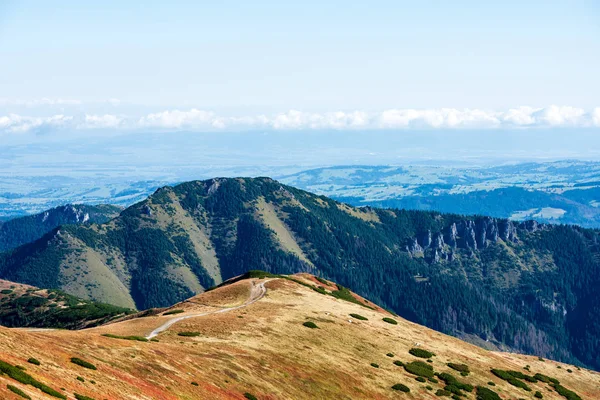 Die Hohen Gipfel Des Slowakischen Tatra Gebirges Vor Blauem Himmel — Stockfoto