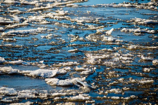 Blocos Gelo Congelados Praia Mar Inverno Com Areia Neve Dia — Fotografia de Stock