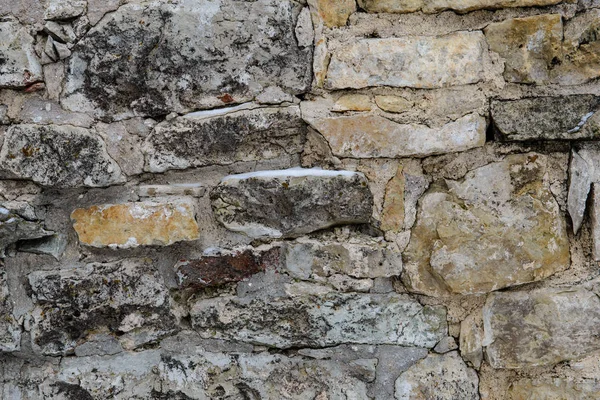 Viejo muro de ladrillo en el campo — Foto de Stock