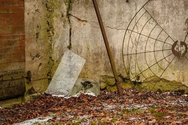 Old brick wall in countryside — Stock Photo, Image