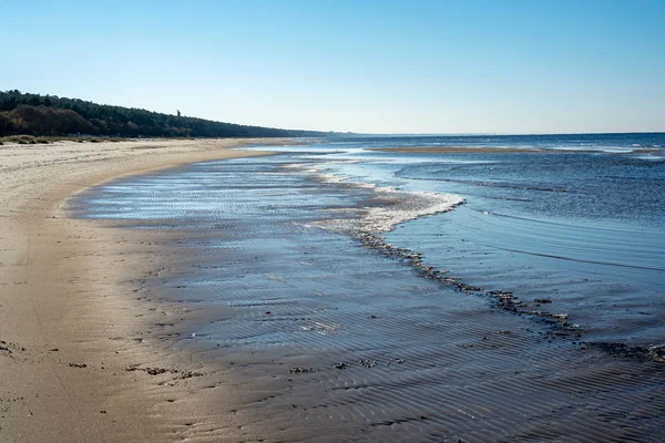 Leerer Sandstrand am Meer — Stockfoto