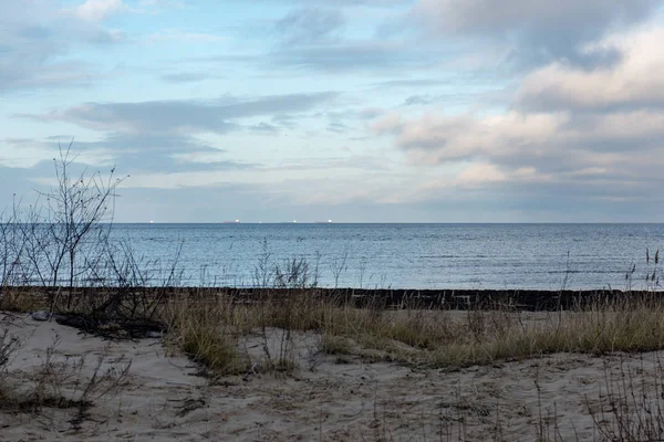 바다로 빈 모래 해변 — 스톡 사진