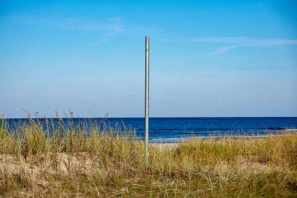Praia de areia vazia junto ao mar — Fotografia de Stock