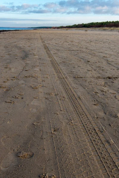 Lege zandstrand aan de zee — Stockfoto