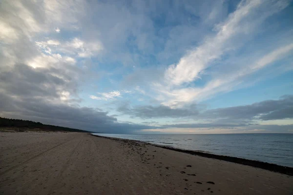 Prázdné písečné pláži u moře — Stock fotografie