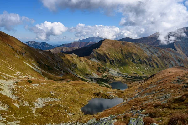 Tatra Rosigen Berggipfeln Mit Touristischen Wanderwegen Sonnigen Sommertagen Slowakei — Stockfoto