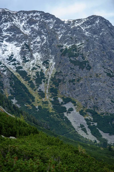 Kar Kaplı Dağ Turistik Yürüyüş Parkurları Geç Sonbaharda Slovakya — Stok fotoğraf