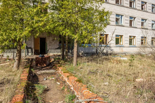 Bâtiments militaires abandonnés dans la ville de Skrunda en Lettonie — Photo