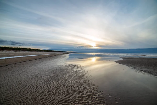 Spokoju rano latem na plaży, morza — Zdjęcie stockowe