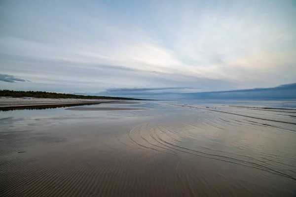 Manhã calma no verão na praia do mar — Fotografia de Stock