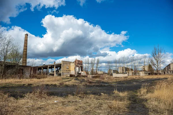 Edificios militares abandonados en la ciudad de Skrunda en Letonia — Foto de Stock