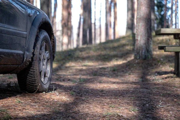 Bardzo brudne offroad samochodu w błocie — Zdjęcie stockowe