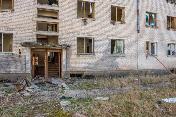 Opuszczone budynki wojskowe w mieście Skrunda na Łotwie — Zdjęcie stockowe