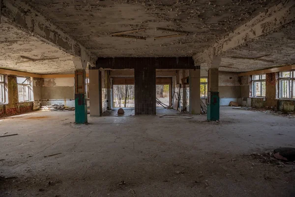 Bâtiments militaires abandonnés dans la ville de Skrunda en Lettonie — Photo