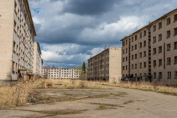 Şehir Skrunda Letonya terk edilmiş askeri binalar — Stok fotoğraf