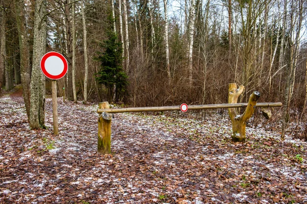 Oude houten hek in platteland park — Stockfoto