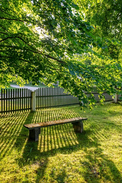 Alter Holzzaun im Landschaftspark — Stockfoto
