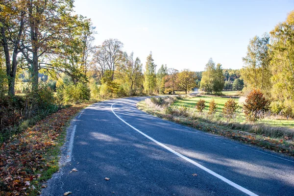 Empty gravel road in autumn — Stock Photo, Image