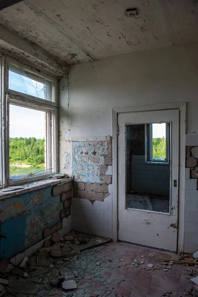 Interrior do antigo edifício militar em latvia — Fotografia de Stock