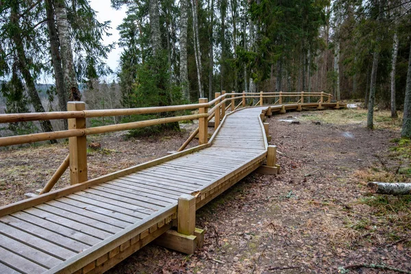 Oude houten hek in platteland park — Stockfoto