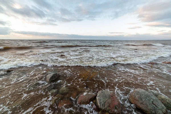 Temps Tempête Sur Plage Par Rivage Rocheux Mer Latvia Coucher — Photo