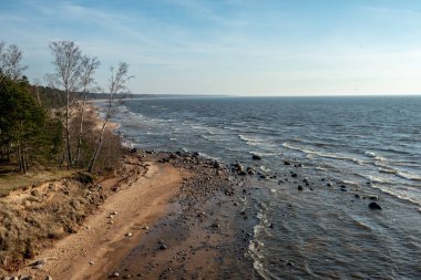 buz kalan ve kış aylarında hiçbir kar ile boş deniz Plajı