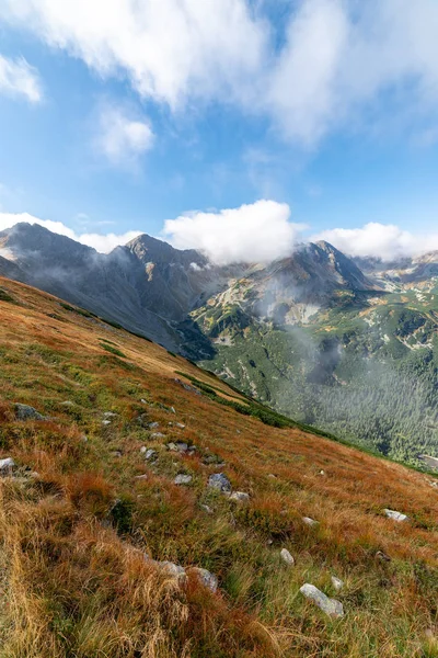 Wanderwege Der Slowakischen Tatra Herbst Bewölkte Tageslandschaft Über Berggipfeln Mit — Stockfoto