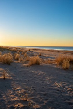 buz kalan ve kış aylarında hiçbir kar ile boş deniz Plajı