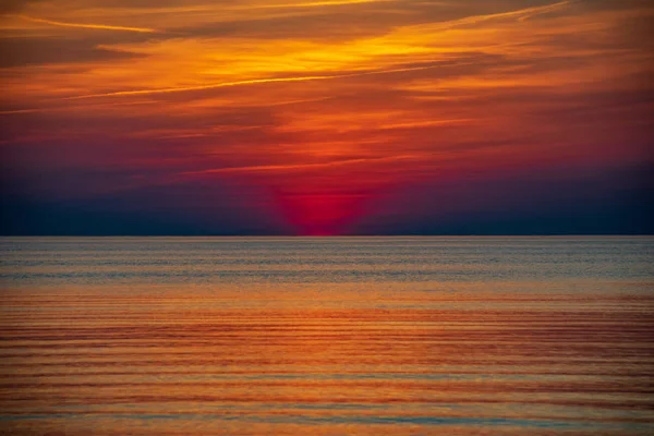 Puesta Sol Color Orabge Sobre Tranquilos Campos Agua Playa Mar — Foto de Stock