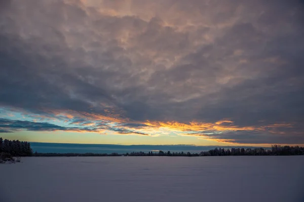 Colorida Luz Del Atardecer Sobre Campos Nieve Invierno Campo — Foto de Stock