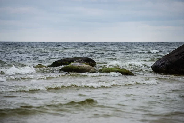 Stormy Sea Beach Large Rocks Wet Sand Baltic Sea — Stock Photo, Image