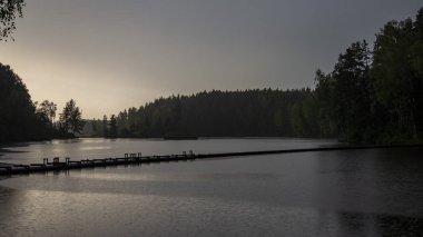 sonbaharda sakin kırsal nehir