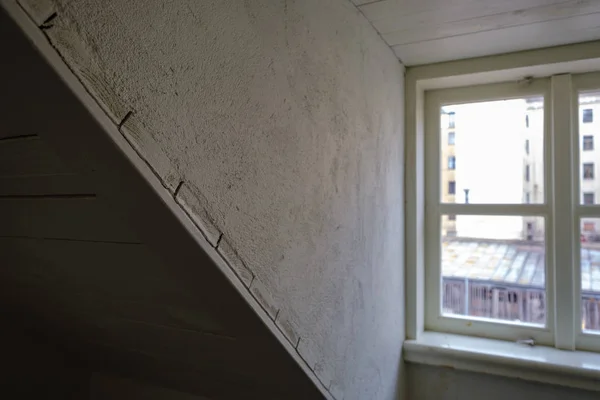 Witte houten wandstructuur in gerenoveerd interieur — Stockfoto