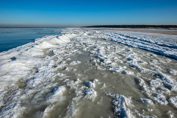 Texturas de areia congeladas no inverno pela praia do mar — Fotografia de Stock