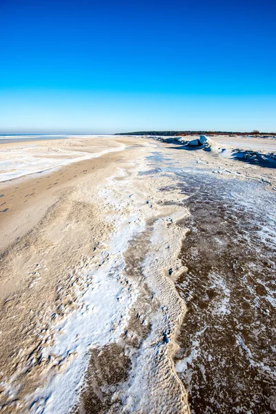 Zmrzlé písečné textury v zimě u mořské pláže — Stock fotografie