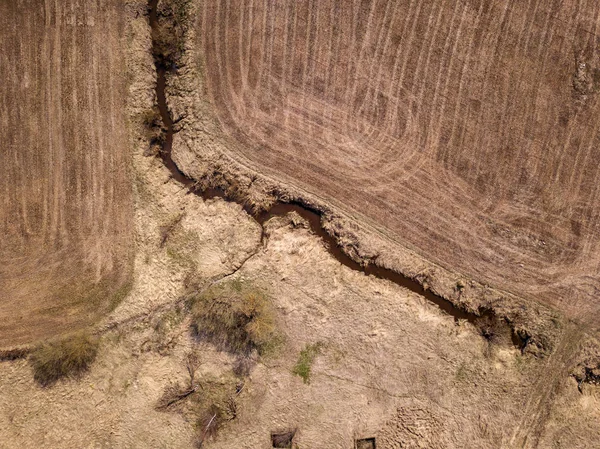 Εναέρια θέα της μικρής χώρας River κρεβάτι κυματιστό σε χρόνο άνοιξη σε Co — Φωτογραφία Αρχείου