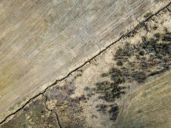 Letecký pohled na malé venkovské dno řeky v jarním čase v co — Stock fotografie