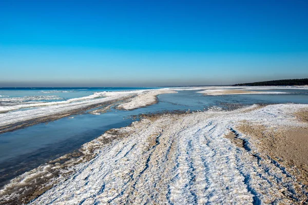 Texturas de areia congeladas no inverno pela praia do mar — Fotografia de Stock